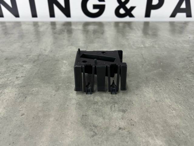 110864800D Tesla Motors Кронштейн радара круїз контролю (дистроніка)