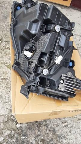 Фара передня права Toyota 8114560Q51