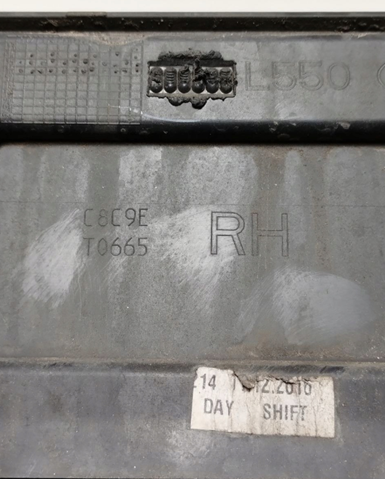 Молдинг задніх правих дверей, нижній LR116798 Land Rover