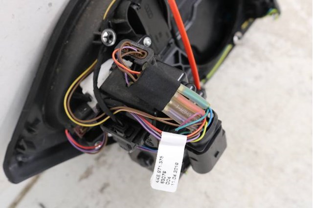 Купити 4KE810002A VAG Горловина паливного бака