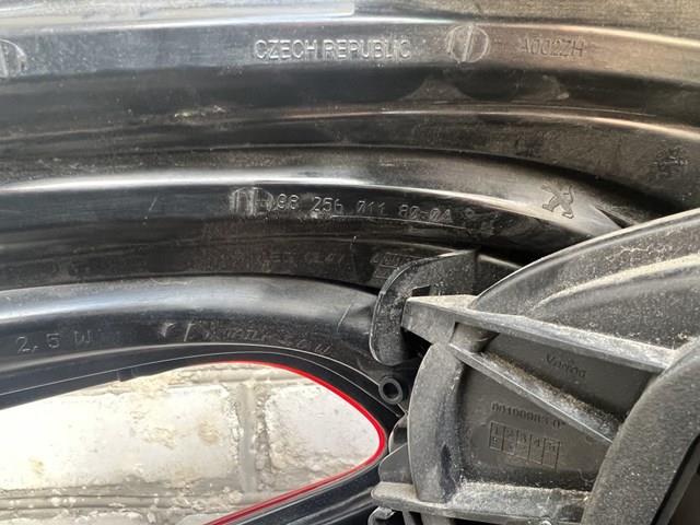 Задній правий стоп Peugeot/Citroen 9825601180