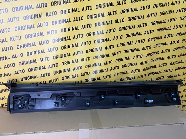Молдинг передньої лівої двері KMV651RB0C Mazda