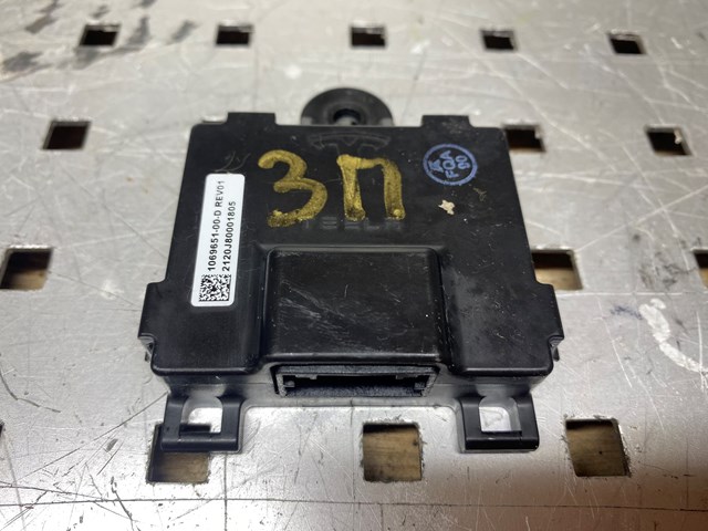 106965100D Tesla 