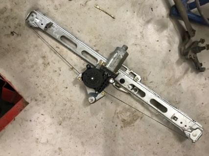 Склопідйомник з електродвигуном Mercedes A0130821673 ціна, від 6.33 USD