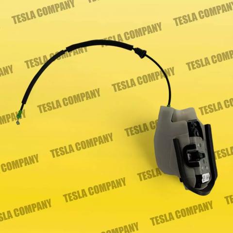150067200A Tesla Замок водійських дверей