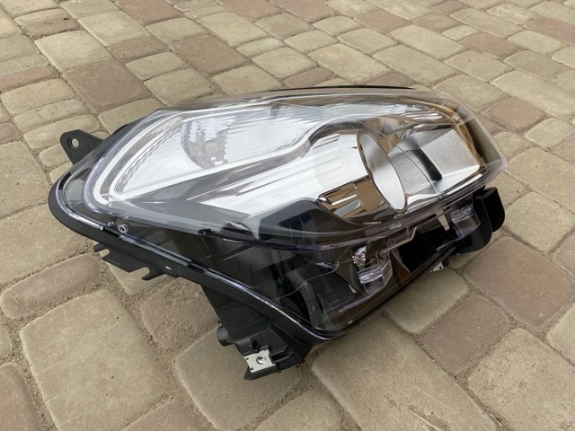 Фара правая Polcar 271410E ціна, від 151.07 USD