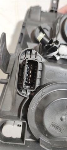 Купити 260608143R Renault (RVI) Основна фара в зборі ліва