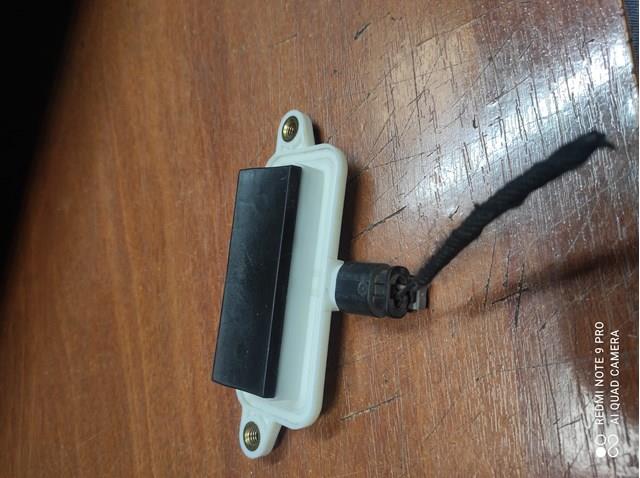 Ручка багажника Tesla 105563100B ціна, від 18.98 USD