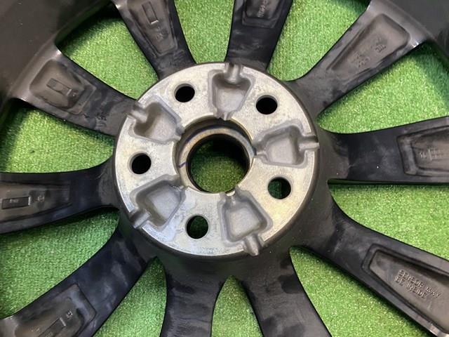 102724700F Tesla 