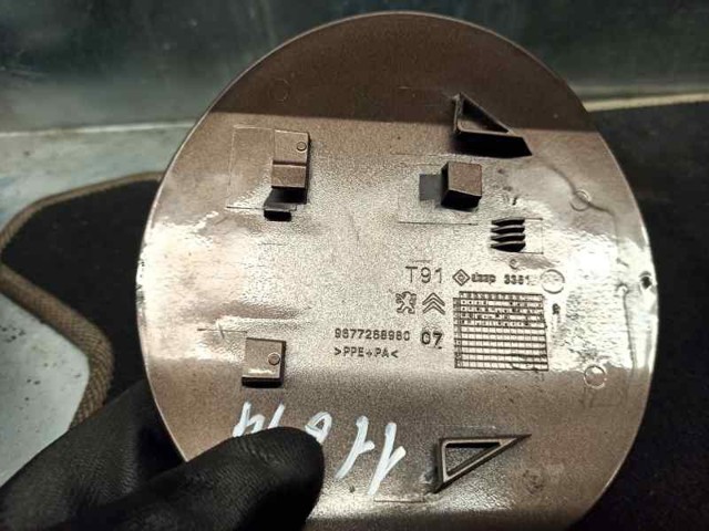 Лючок бензобака 9677268980 Peugeot/Citroen