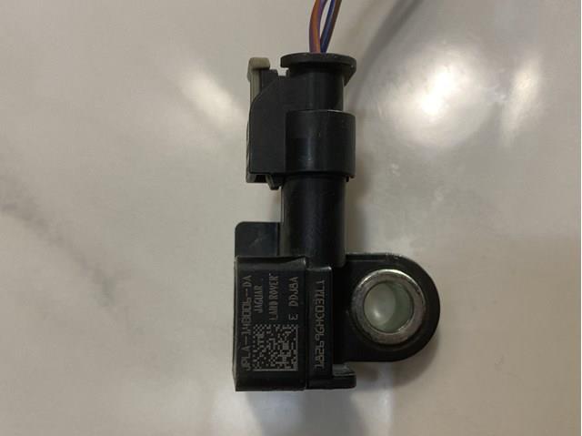 Купити LR101226 Land Rover Датчик Айрбег передній