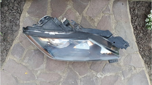 Фара правая Mazda EH1051030 ціна, від 217.90 USD