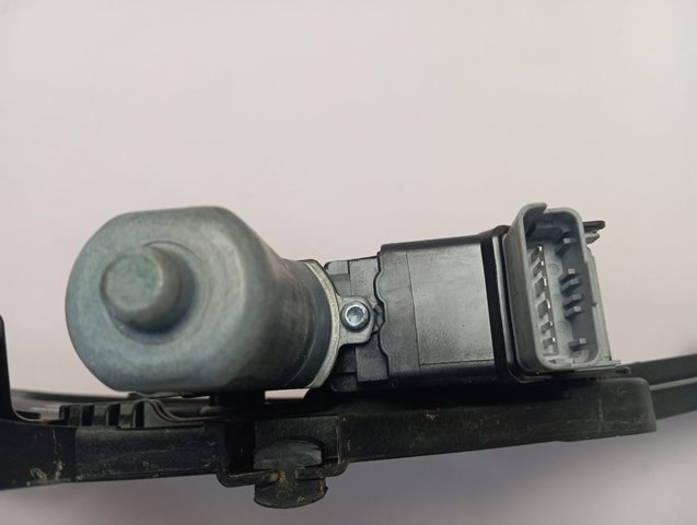 Склопідйомник передньої лівої двері 9829043680 Peugeot/Citroen