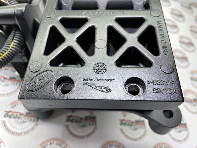  Land Rover VPLXP0514 ціна, від 1584.44 USD