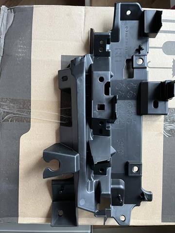 Купити GSH750103 Mazda Кронштейн бампера переднього, правий