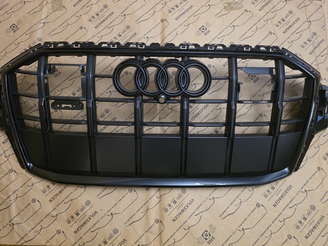 Купити 4M0853651AK VAG Захисна решітка радіатора