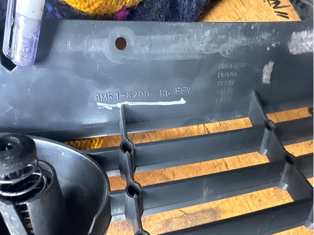 Облицювання радіатора Ford 8M518200BD ціна, від 32.73 USD