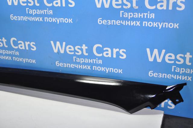 Накладка передніх дверей, правої, вертикальної LR077217 Land Rover