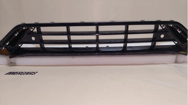 Нижня накладка на передній бампер Volvo 32345457 ціна, від 140.92 USD