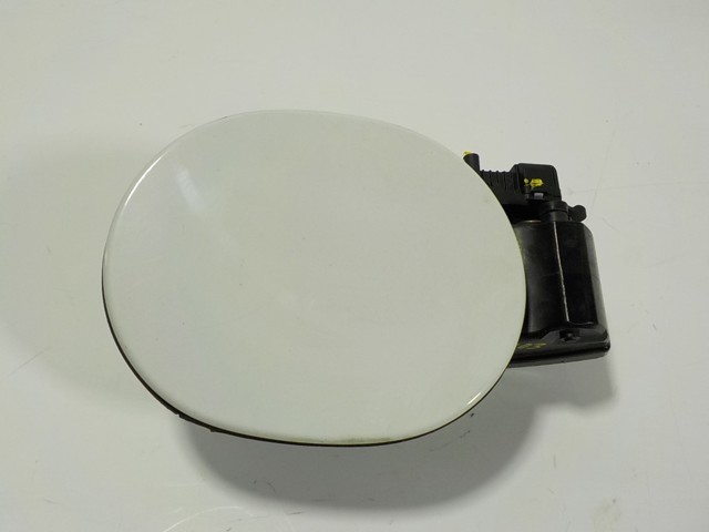 Горловина бензобака Land Rover LR077481