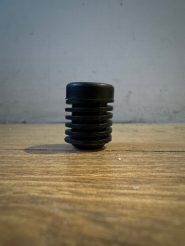 Відбійник кришки багажника Tesla 600722000B ціна, від 2.54 USD