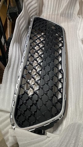 Решітка переднього бампера, центральна Amparts APKI0315 ціна, від 134.38 USD