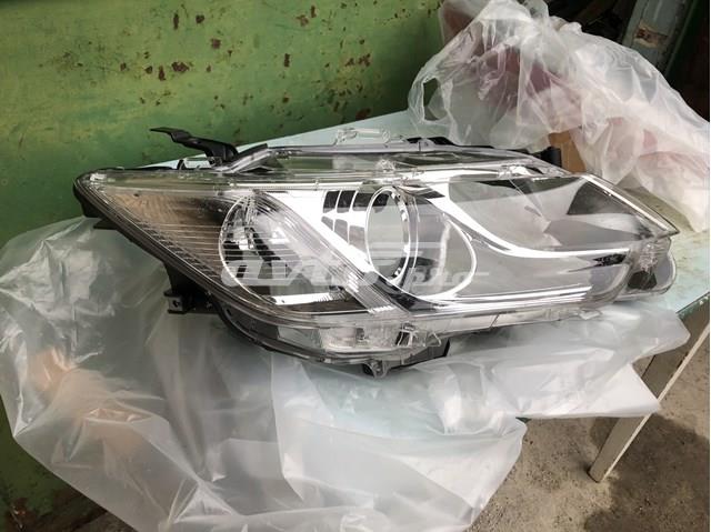 Фара правая Toyota 8113033881 ціна, від 903.36 USD