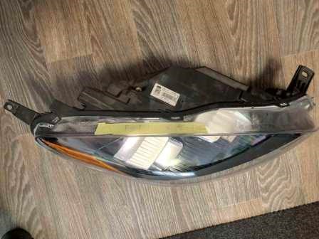 Купити LJ6B13E014AF Ford Права блок фара