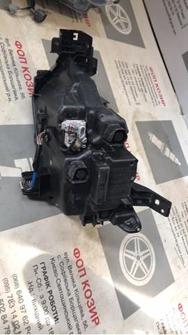 Купити D10E51030 Mazda Права блок фара