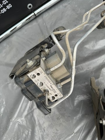 Блок АБС гідравлічний Renault (RVI) 476609473R ціна, від 61.94 USD