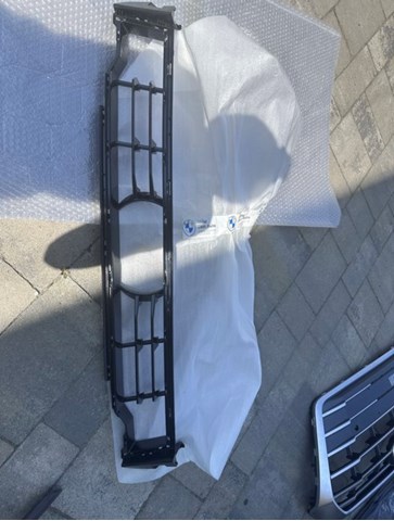 Решітка переднього бампера, центральна BMW 51118081078 ціна, від 82.52 USD