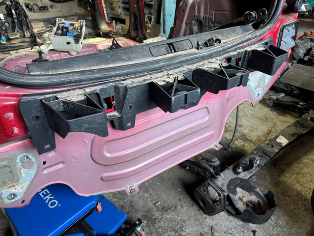 Наповнювач бампера заднього Opel 9829543480 ціна, від 53.61 USD