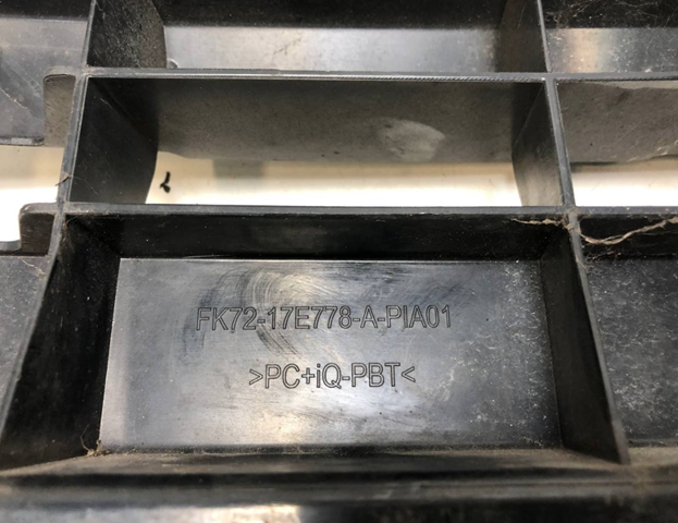 LR061238 Land Rover Кронштейн бампера переднього, центральний