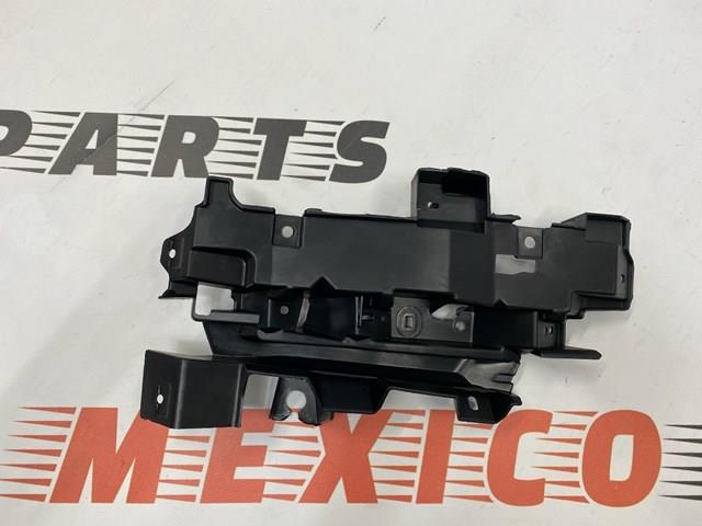 GSH750103 Mazda Кронштейн бампера переднього, правий