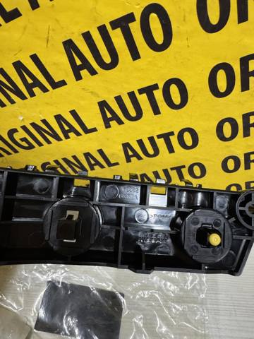 622226RR0B Nissan/Infiniti Кронштейн бампера переднього, правий