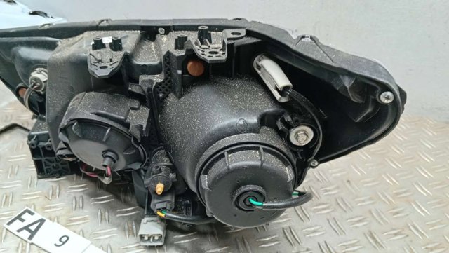 Фара передня права Mitsubishi 8301B592