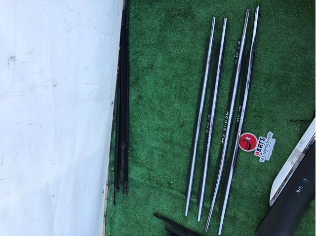 Молдинг опускного скла нижній, двері передньої, лівої GHP950650F Mazda