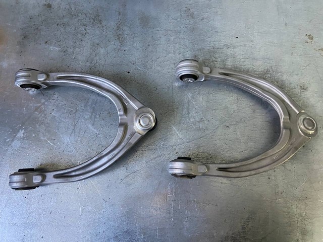 50539880 Fiat/Alfa/Lancia Важіль передньої підвіски верхній, правий