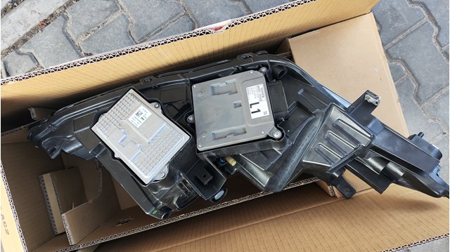Купити 8115007210 Toyota Основна фара в зборі ліва