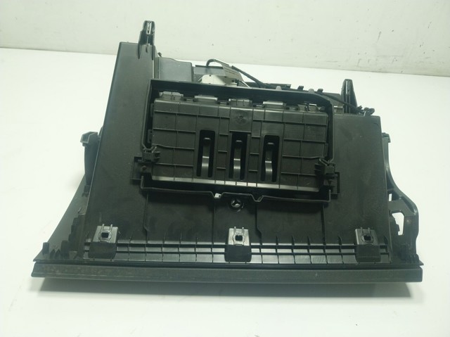 Речовий ящик Mercedes A1776801200 ціна, від 328.17 USD