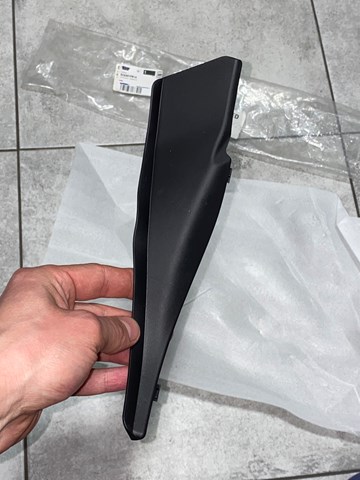 Накладка ринви задня права Mazda BCKA51PB1A ціна, від 3.23 USD