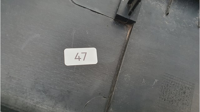 1Z9867607B VAG Пластик п'ятих дверей