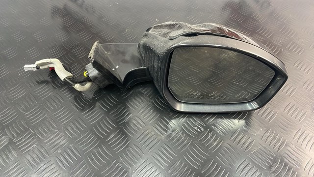 Купити LR093148 Land Rover 