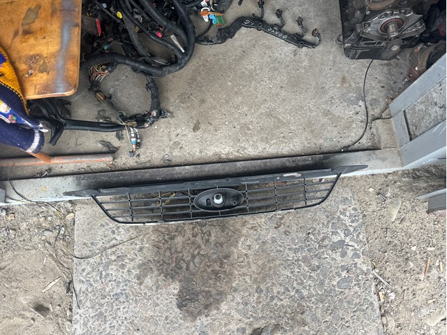 Решітка радіатора 8M518200BD Ford