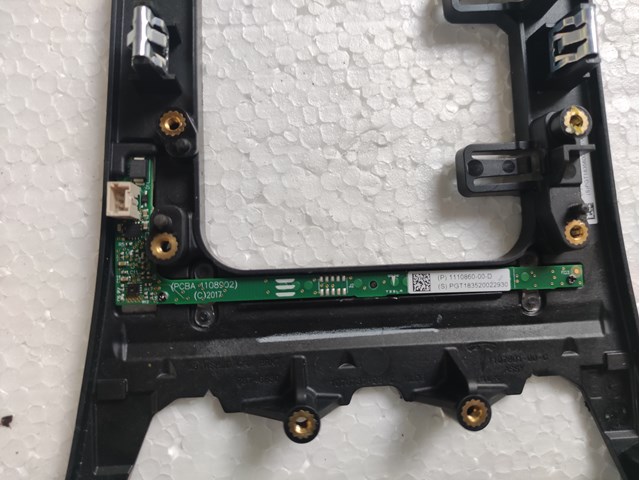 111086000D Tesla 