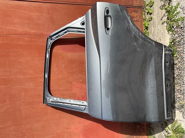 Купити Двері задні, ліві Audi Q3  F3B