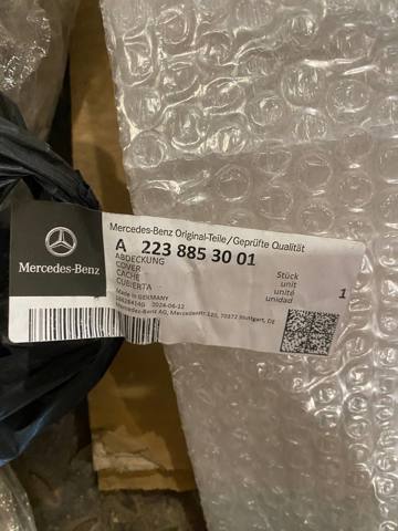 A2238853001 Mercedes Молдинг переднього бампера, правий