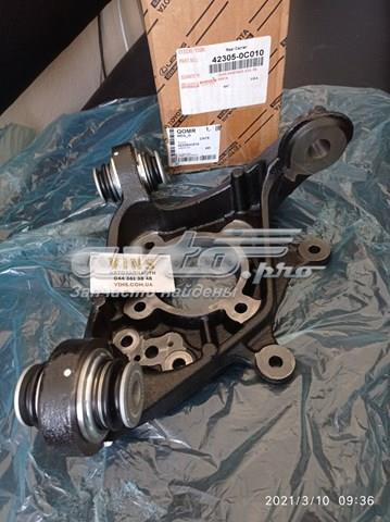 423050C010 Toyota Цапфа поворотна ліва