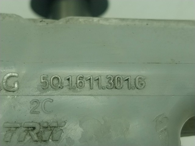 Бачок головного гальмівного циліндру на Audi Q3  F3B