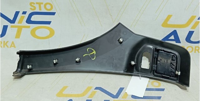 Накладка переднього правого крила Renault (RVI) 638747743R ціна, від 57.90 USD